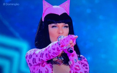 A atriz Mariana Rios se vestiu de gata para interpretar Katy Perry no Domingão com Huck deste domingo (28) na Globo