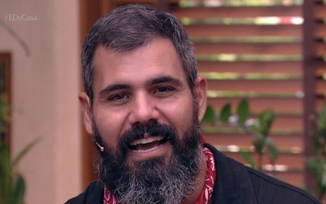 Juliano Cazarré caracterizado como Alcides em Pantanal: peão deve ser castrado por traição