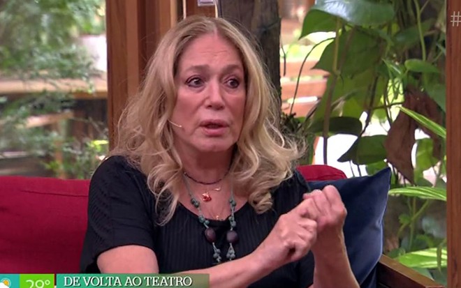 Susana Vieira faz contagem com os dedos da mão durante participação no É de Casa, da Globo