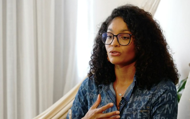 A atriz Barbara Reis, a Aline de Terra e Paixão, dá entrevista ao Fantástico