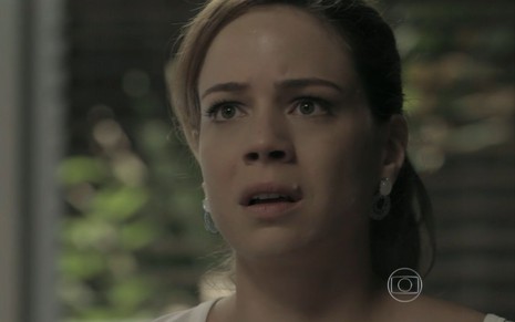 Leandra Leal grava cena com expressão perplexa, como Cristina e José Alfredo em Império, da Globo