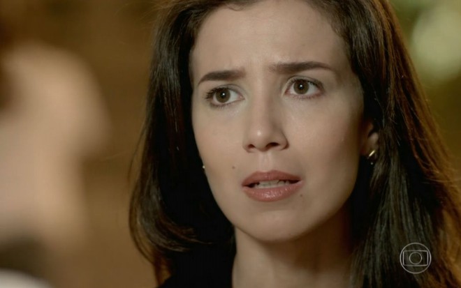 Marjorie Estiano grava cena com expressão tensa em Império da Globo, como Cora