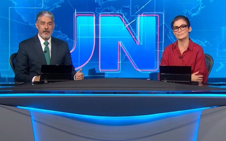 William Bonner e Renata Vasconcellos apresentando o Jornal Nacional, da Globo