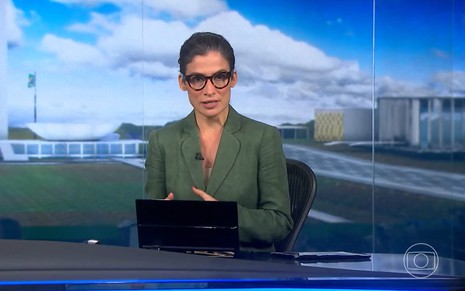 Renata Vasconcellos tem expressão séria na bancada do Jornal Nacional de 14 de junho de 2023