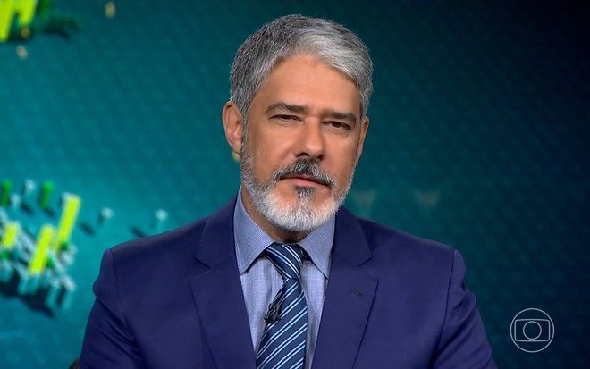 William Bonner tem expressão séria no Jornal Nacional de 5 de maio de 2023