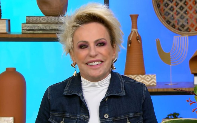 Ana Maria Braga força sorriso no Mais Você de 11 de agosto de 2023