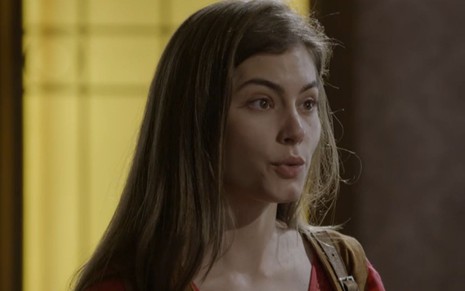 Bruna Hamú grava cena com expressão tensa, como Bianca em Malhação Sonhos