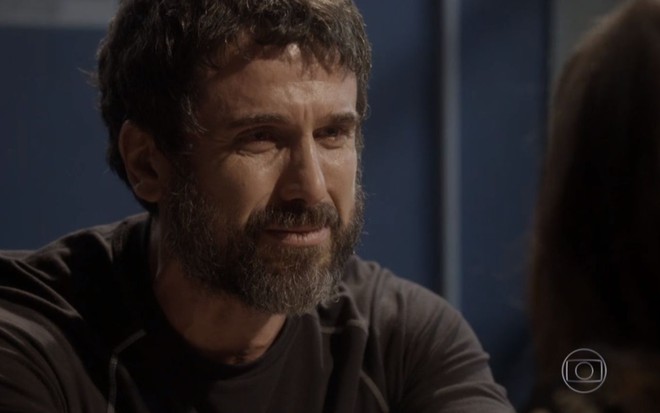 Eriberto Leão demonstra emoção ao saber de gravidez de Emanuelle Araújo, como Gael e Dandara de Malhação Sonhos