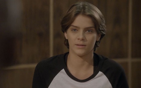 Isabella Santoni grava cena com expressão de desespero, como Karina, em Malhação Sonhos, da Globo