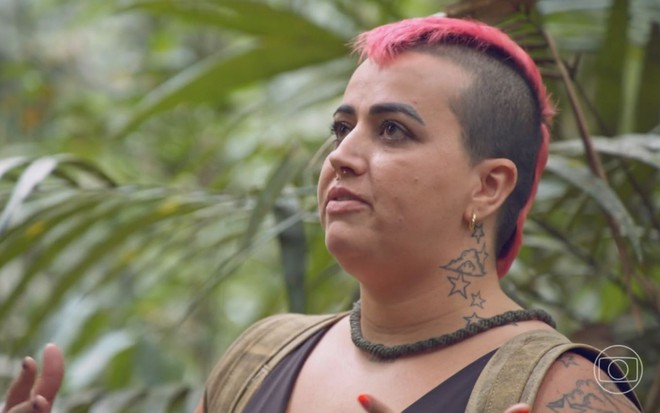A empresária Amanda Momente se emociona em No Limite