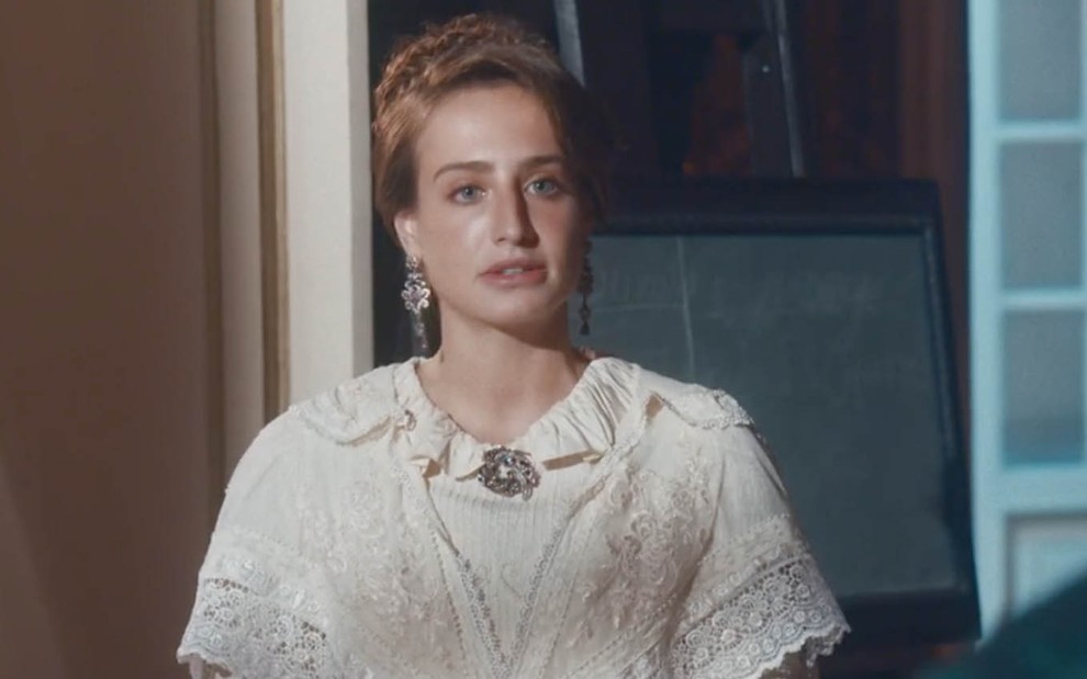 A atriz Bruna Griphao caracterizada como Leopoldina em cena de Nos Tempos do Imperador