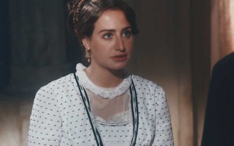 A atriz Bruna Griphao caracterizada como a Leopoldina em cena de Nos Tempos do Imperador