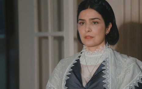 A atriz Letícia Sabatella caracterizada como Teresa Cristina em Nos Tempos do Imperador
