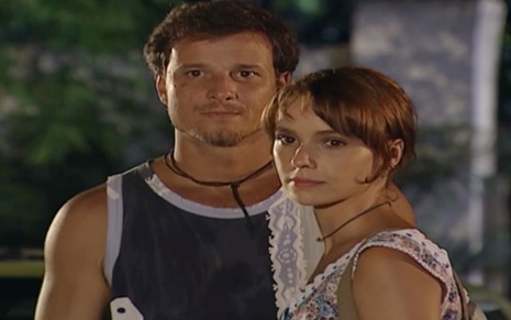 Marcello Novaes e Débora Falabella em cena de O Clone: atores estão caracterizados como Xande e Mel