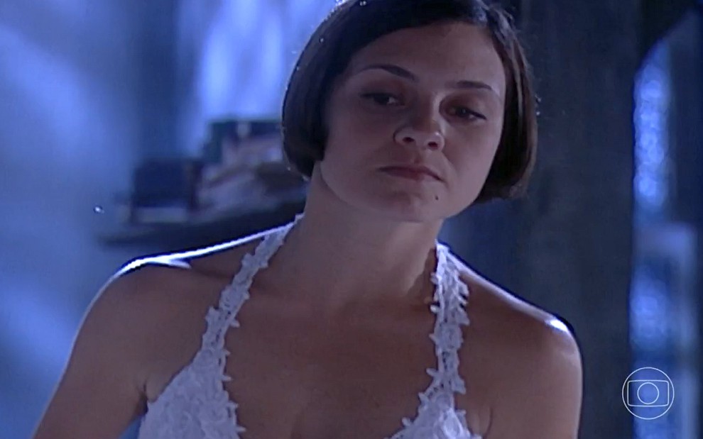 Catarina (Adriana Esteves) em cena de O Cravo e a Rosa
