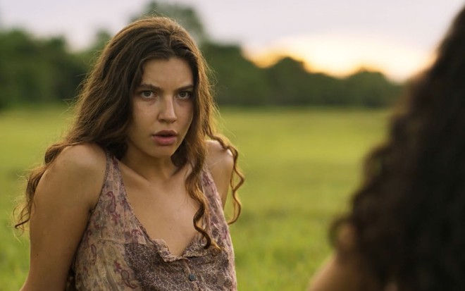 A atriz Alanis Guillen caracterizada como Juma em cena de Pantanal