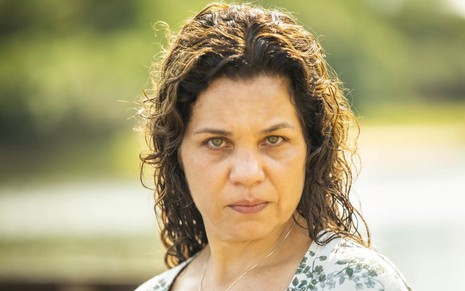 Isabel Teixeira em foto de divulgação da novela Pantanal, como Maria Bruaca