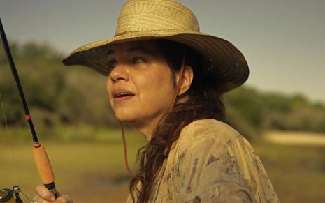 A atriz Isabel Teixeira caracterizada como Maria Bruaca em cena de Pantanal