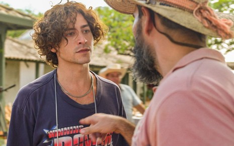 O ator Jesuita Barbosa caracterizado como Jove em cena de Pantanal