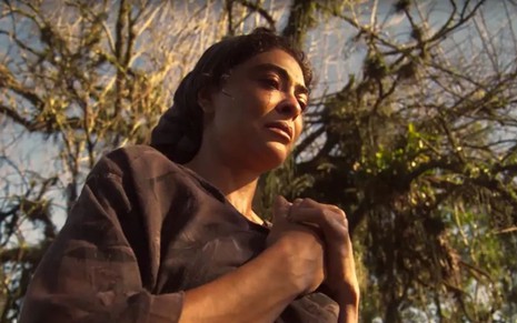 Maria Marruá (Juliana Paes) chora em cena de Pantanal, novela das nove da Globo