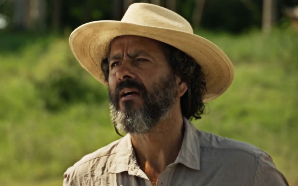 Marcos Palmeira grava cena com expressão de estranhamento, como José Leôncio de Pantanal, novela das nove da Globo
