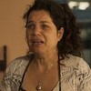 Isabel Teixeira, caracterizada como sua personagem em Pantanal, faz uma expressão de choro