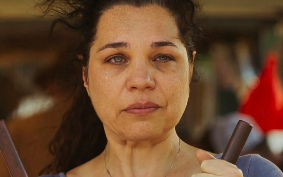 Isabel Teixeira grava cena como Maria Bruaca na novela Pantanal