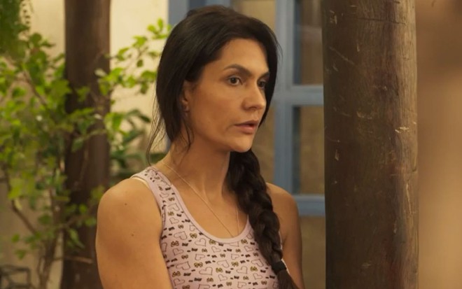 Zefa (Paula Barbosa) em cena de Pantanal, novela das nove da Globo