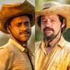 Montagem de Fábio Neppo, caracterizado como Tião, e Chico Teixeira, o Quim; atores usam camisa surrada e chapéu de palha enquanto encaram a câmera em ensaio de divulgação de Pantanal