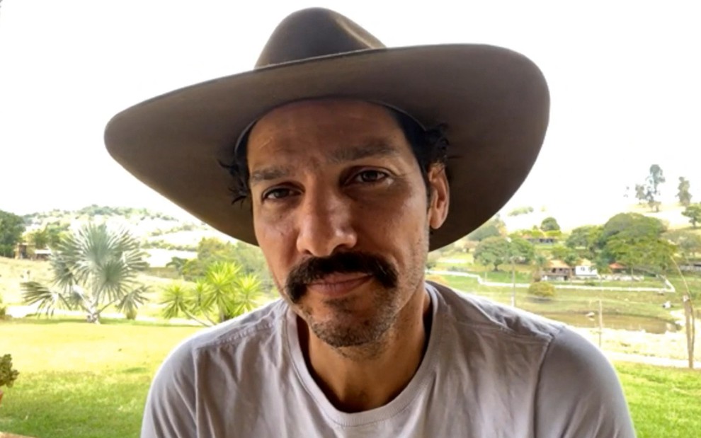 Guito grava cena como Tibério em Pantanal