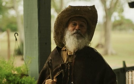 Osmar Prado em cena como o Velho do Rio em Pantanal, novela das nove da Globo