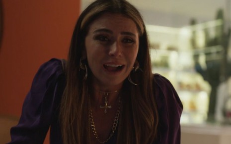 Giovanna Antonelli grava cena com expressão de choro, como Paula em Quanto Mais Vida, Melhor!