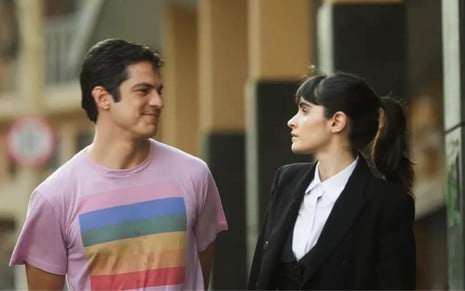 Mateus Solano e Valentina Herszage em cena de Quanto Mais Vida, Melhor!, novela das sete da Globo