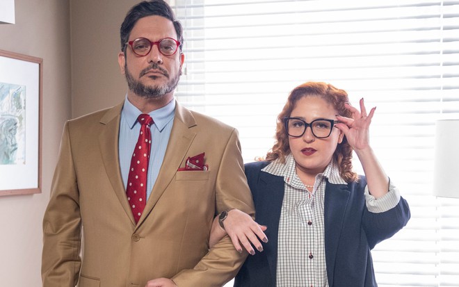 Lucio Mauro Filho e Debora Lamm caracterizados como os personagens de Quanto Mais Vida, Melhor!