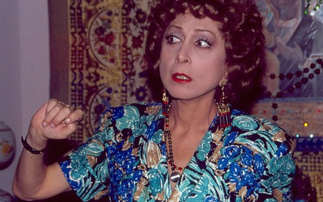 Aracy Balabanian caracterizada com dona Armênia em cena de Rainha da Sucata (1990)