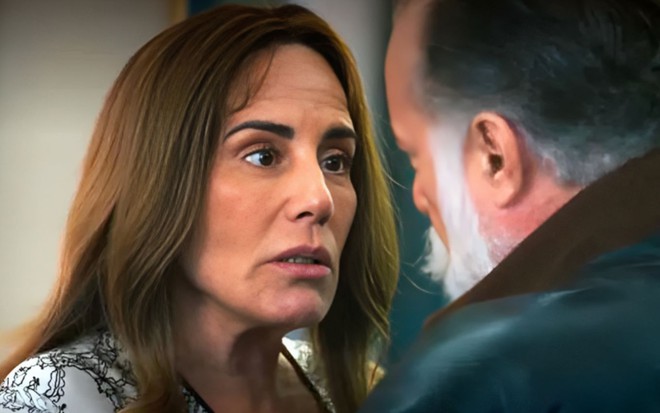 A atriz Gloria Pires como Irene em cena de Terra e Paixão
