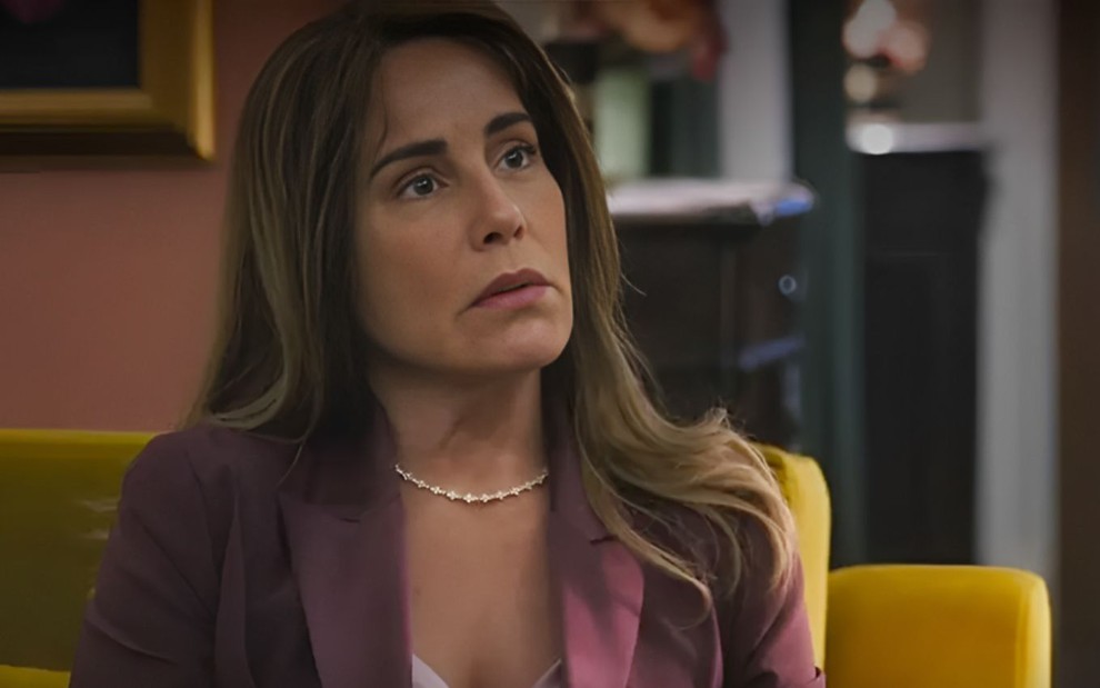 A atriz Gloria Pires caracterizada como Irene em cena de Terra e Paixão