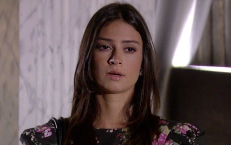 Thaila Ayala em cena de Ti Ti Ti: atriz está com lágrimas nos olhos e está caracterizada como Amanda