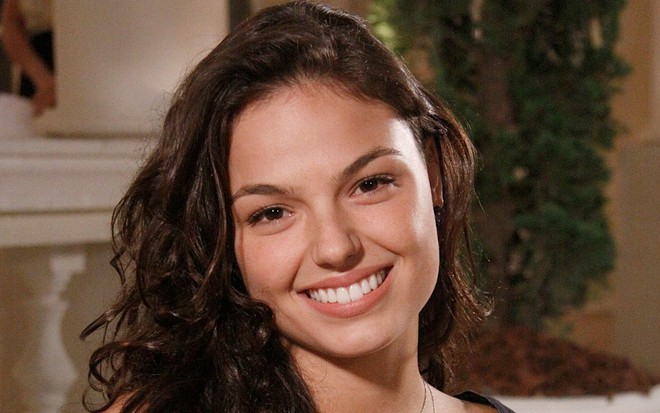 Isis Valverde como Marcela em Ti Ti Ti