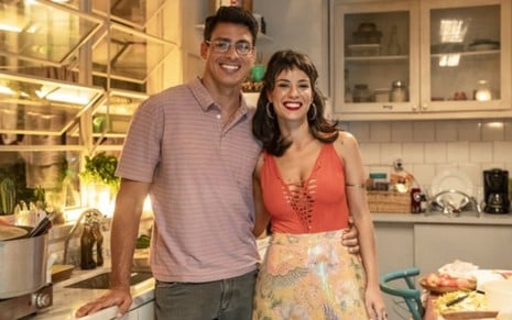 Cauã Reymond e Andréia Horta caracterizados como Christian e Lara em Um Lugar ao Sol, novela das nove da Globo