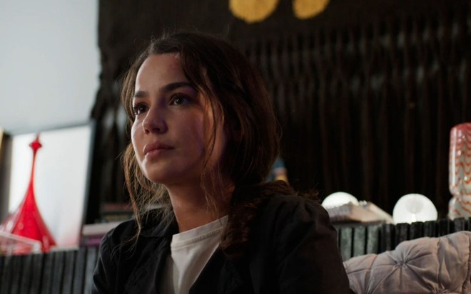 Cecília (Fernanda Marques) em cena de Um Lugar ao Sol