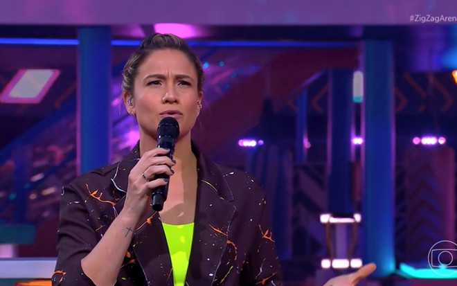 A apresentadora Fernanda Gentil no palco do Zig Zag Arena, da Globo