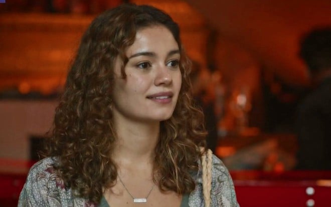 A atriz Sophie Charlotte em cena de de Todas as Flores, novela do Globoplay