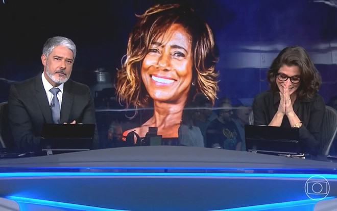 William Bonner e Renata Vasconcellos emocionados no encerramento do JN com adeus a Gloria Maria