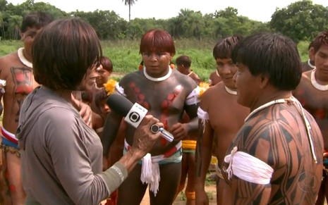 Gloria Maria em entrevista índio no Alto Xingu para a Globo