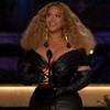 Beyoncé recebe prêmio no Grammy 2021
