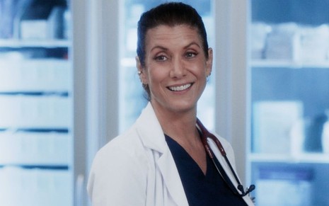 Kate Walsh em cena da 18ª temporada de Grey's Anatomy