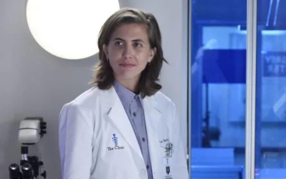 E.R. Fightmaster em cena da 18ª temporada de Grey's Anatomy