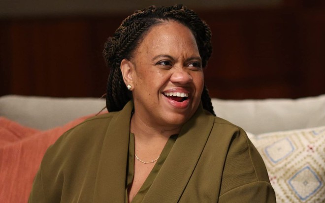 Chandra Wilson em cena da 19ª temporada de Grey's Anatomy