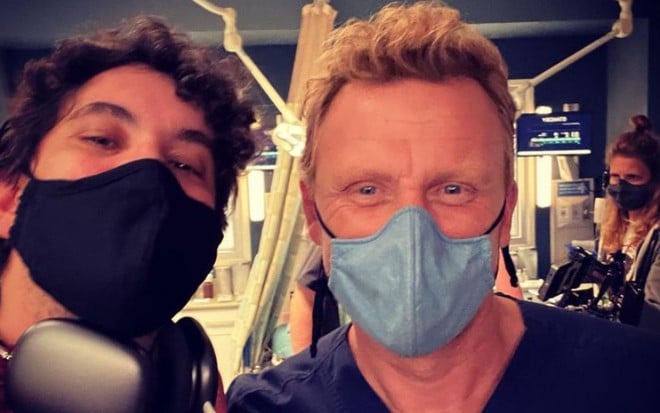 Beto Skubs e Kevin McKidd nos bastidores de Grey's Anatomy